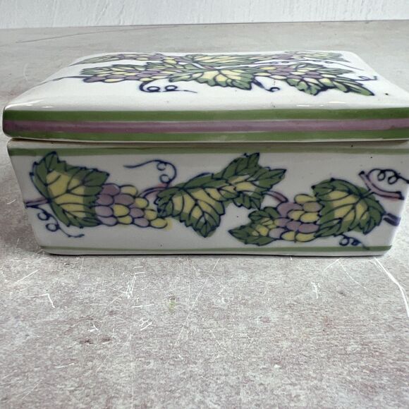 Fifth Avenue Crystal LTD Porcelain Lidded Trinket Jewelry Box Grape Leaf Pattern - Picture 2 of 12